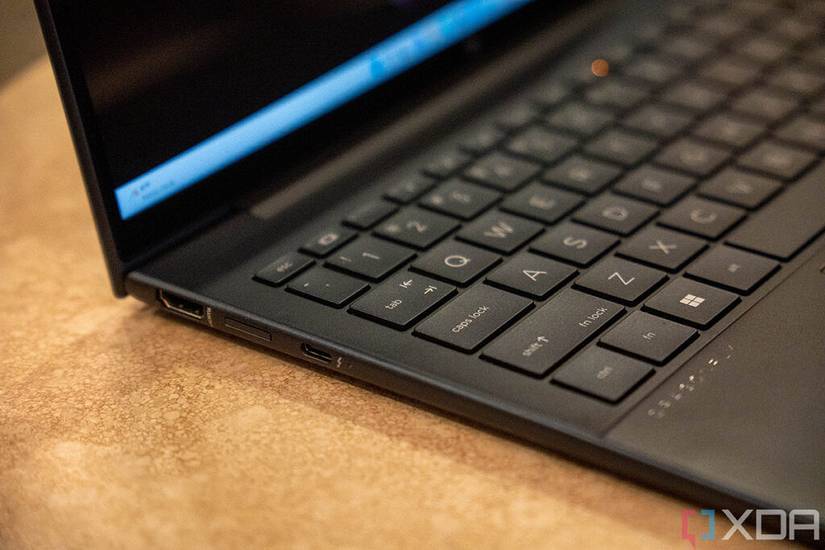 Side view of HP Elite Dragonfly G3