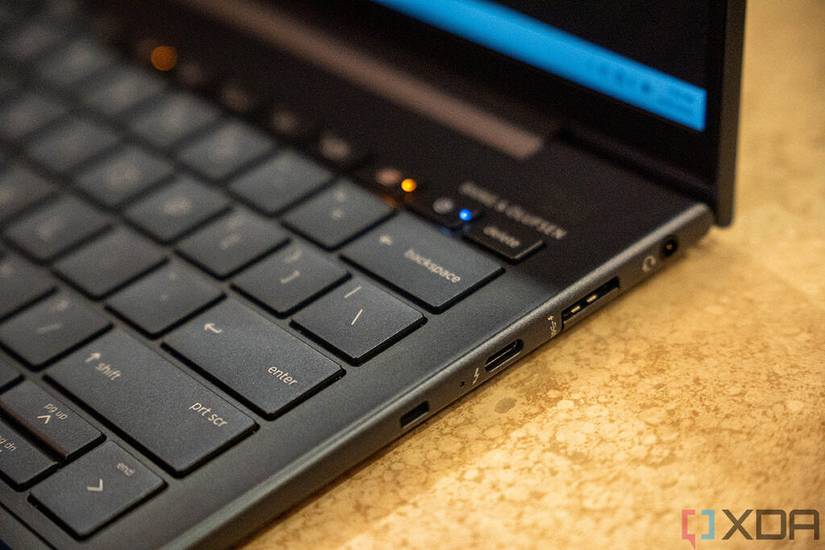 Side view of HP Elite Dragonfly G3