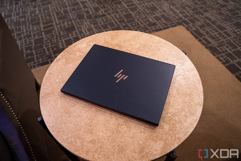 Angled view of HP Elite Dragonfly G3
