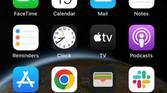 iOS 16 home screen