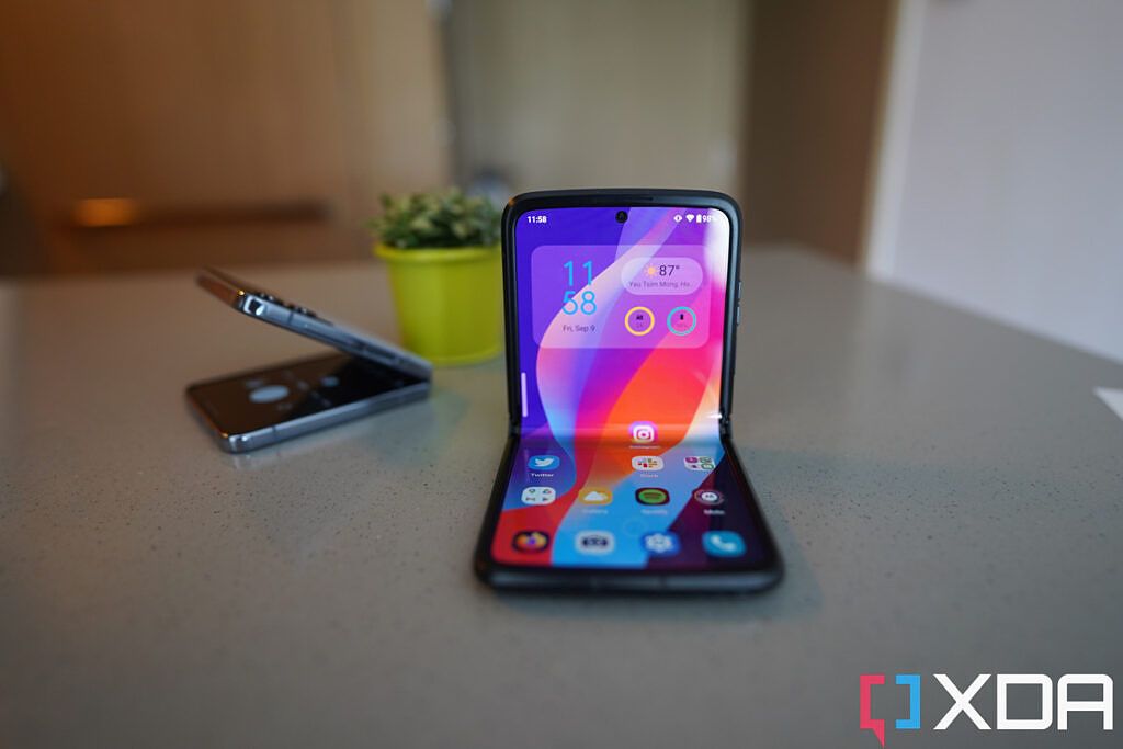 motorola razr 2022 グローバル版 SIMフリー版 Motorola Razr 40 Ultra 5G グローバル版(EU流通モデル) の販売
