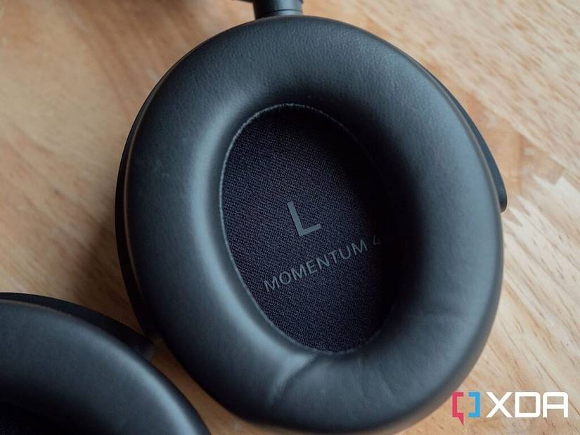 Sennheiser Momentum 4 wireless earcup