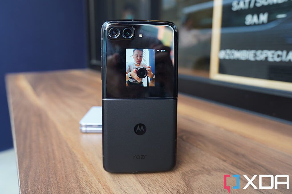 motorola razr 2022 グローバル版 SIMフリー版 Motorola Razr 40 Ultra 5G グローバル版(EU流通モデル) の販売