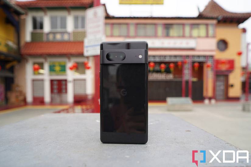 Google Pixel 7 in black