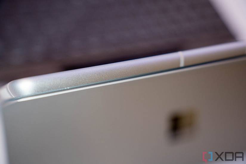 Close up of gap in Surface Pro 9 with 5G