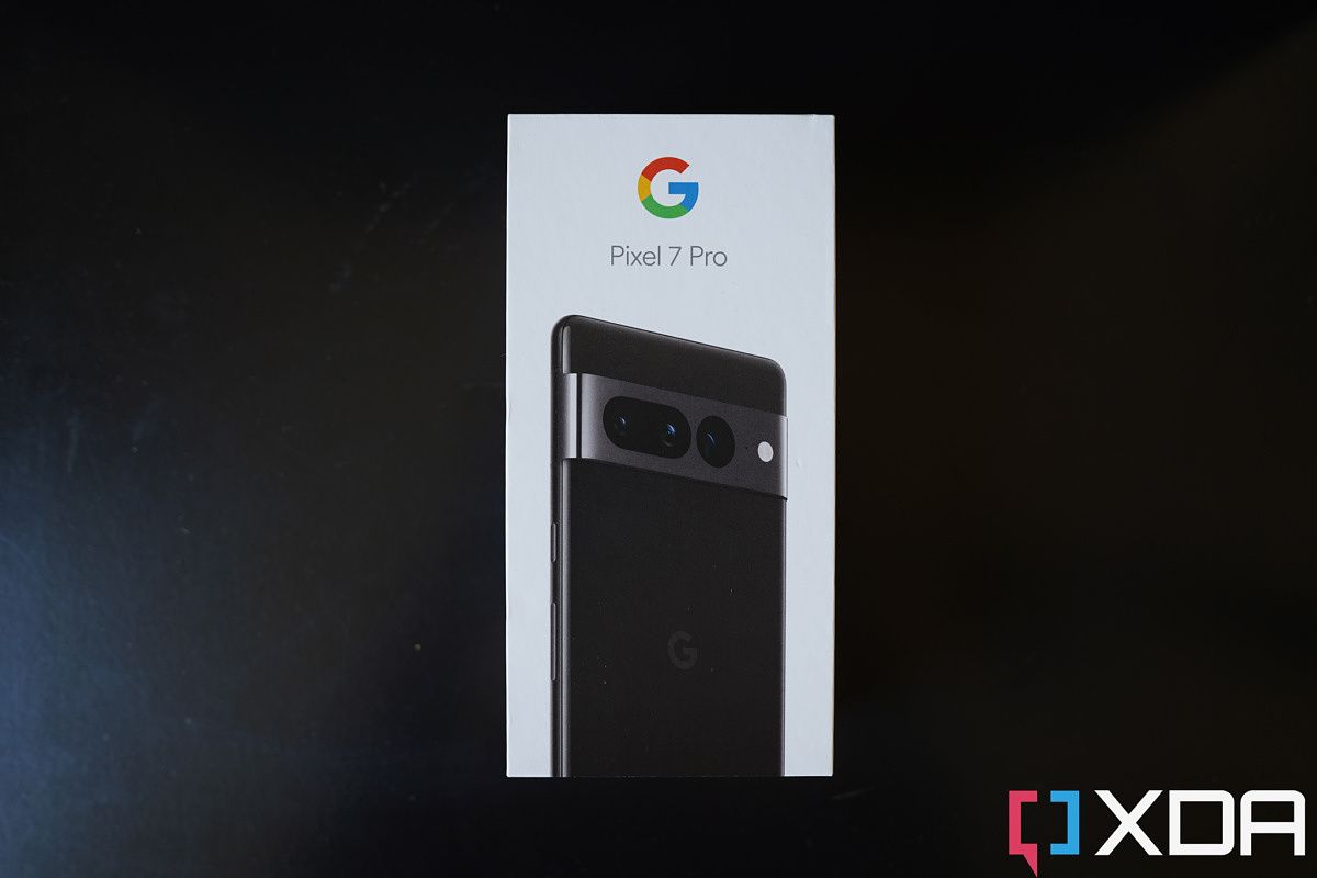What do you get inside the Google Pixel 7 series box?