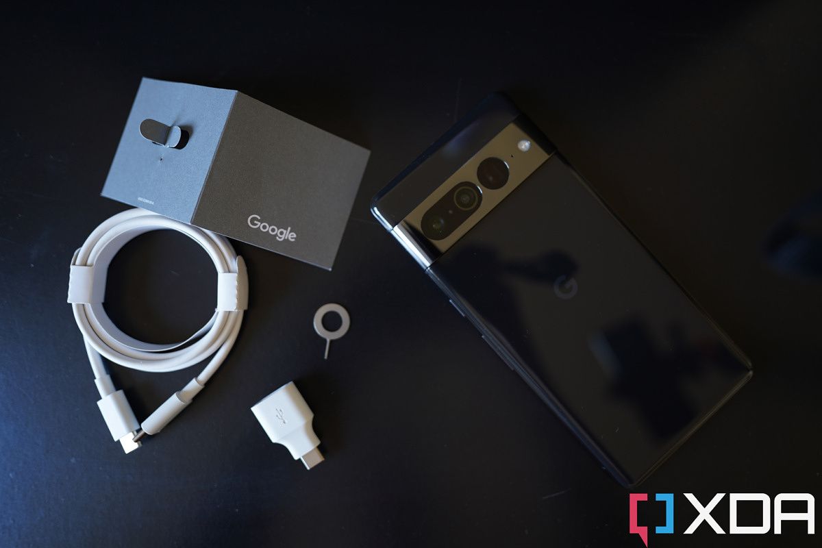 What do you get inside the Google Pixel 7 series box?
