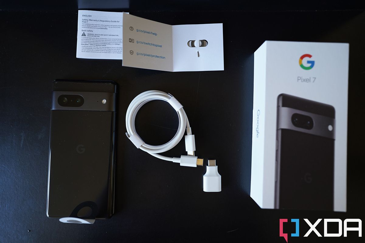 What do you get inside the Google Pixel 7 series box?