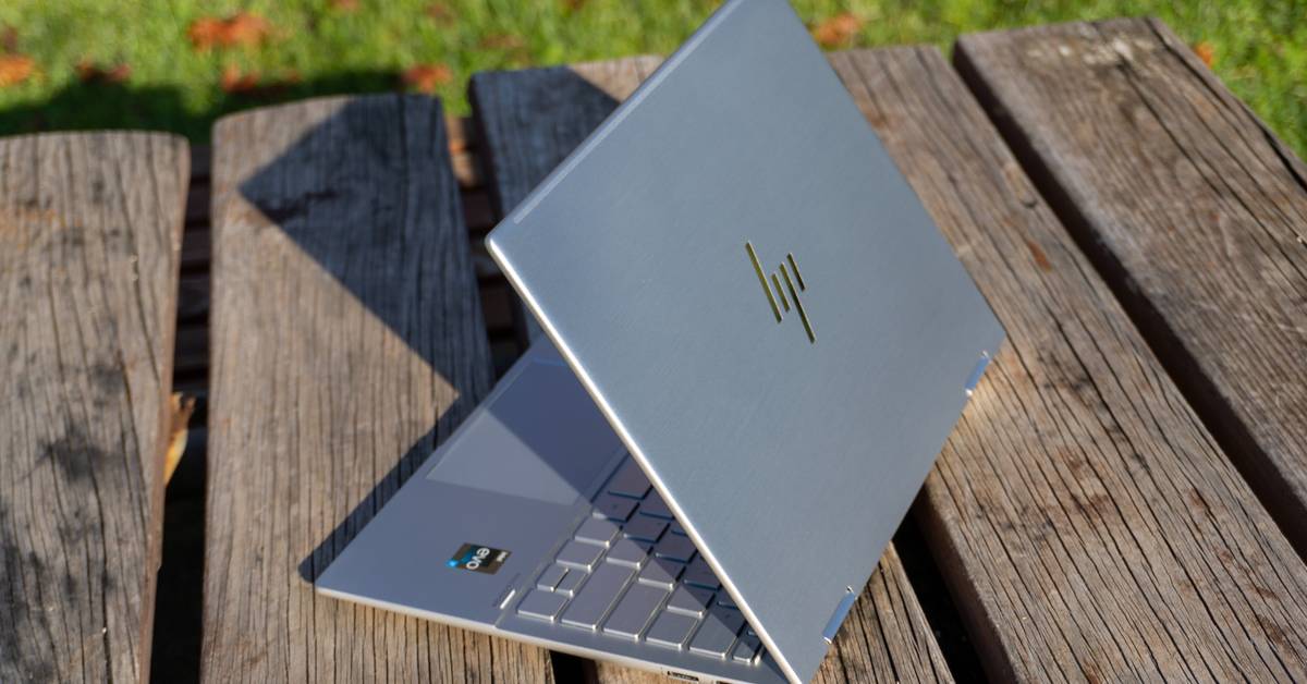 What configurations does the HP Envy x360 (2022) come in?
