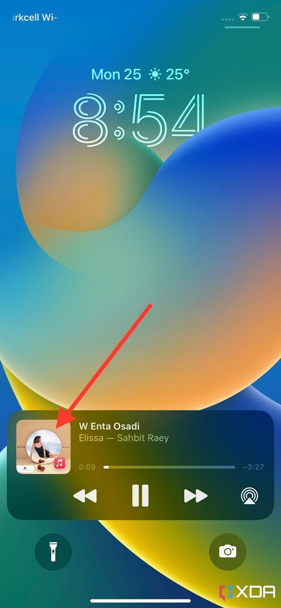 minimized album art on the now playing activity on the Lock Screen 