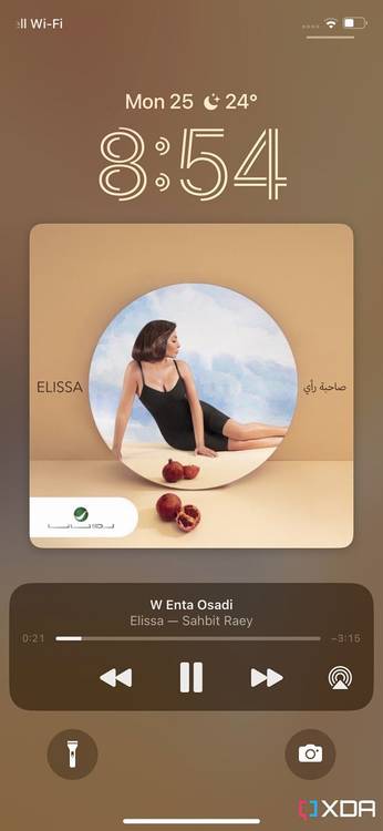 full screen album art on the lock screen