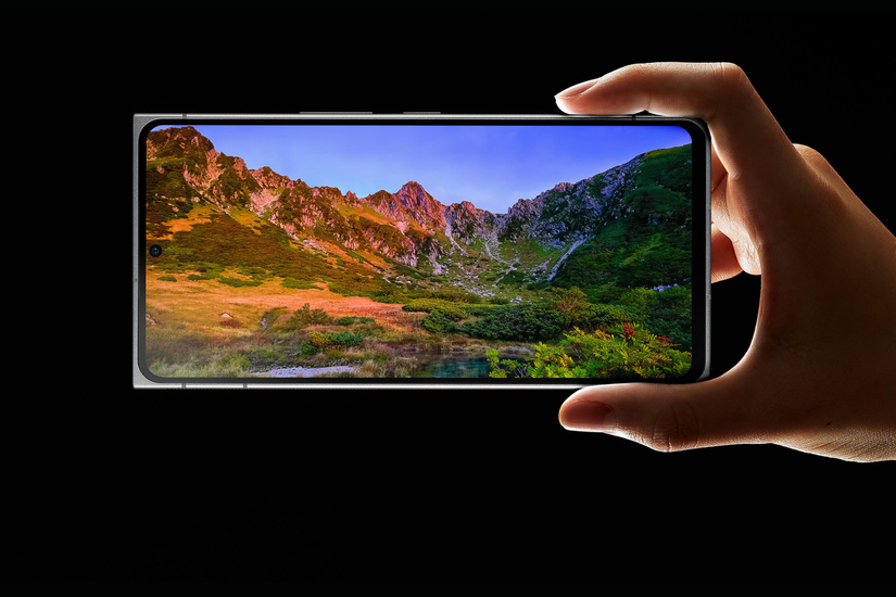 Leica's Leitz Phone 2 is a beautiful Android phone you'll probably