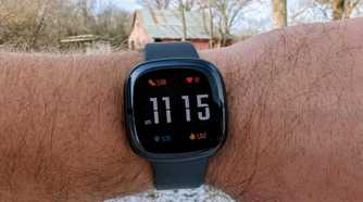 Fitbit-Sense-2-lifestyle-09