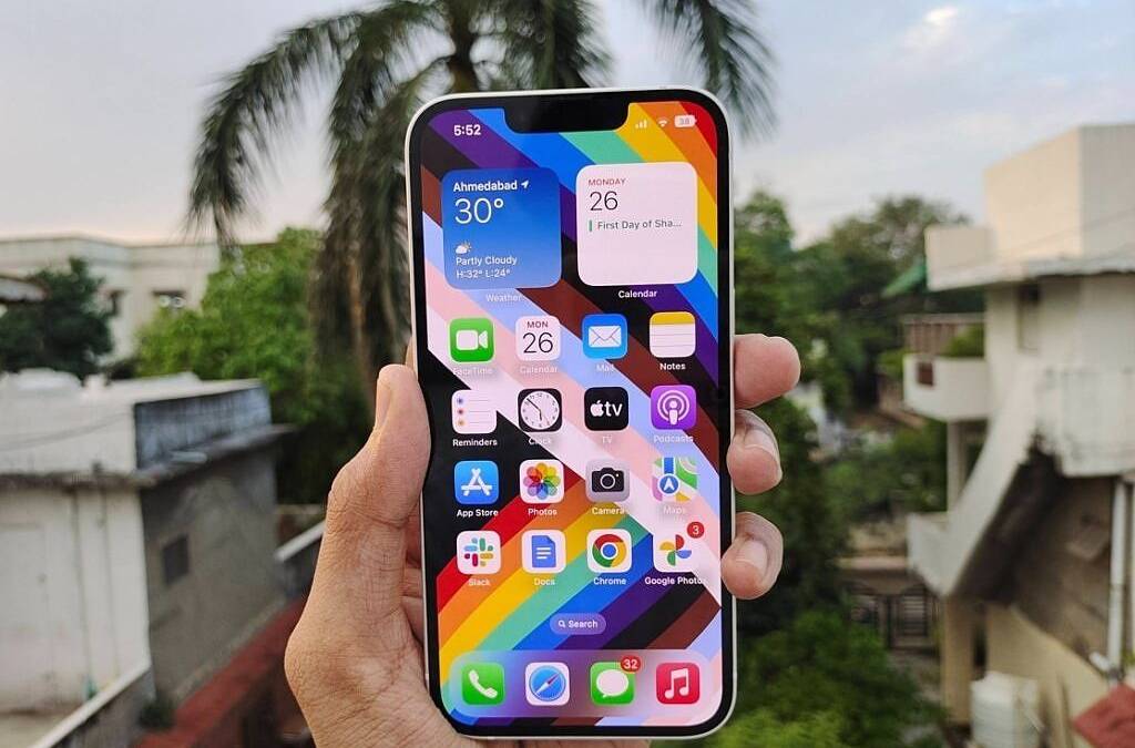 iPhone 14 display outside