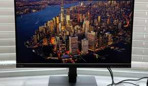 A photo of the New York City skyline on the ThinkVision P27u-20