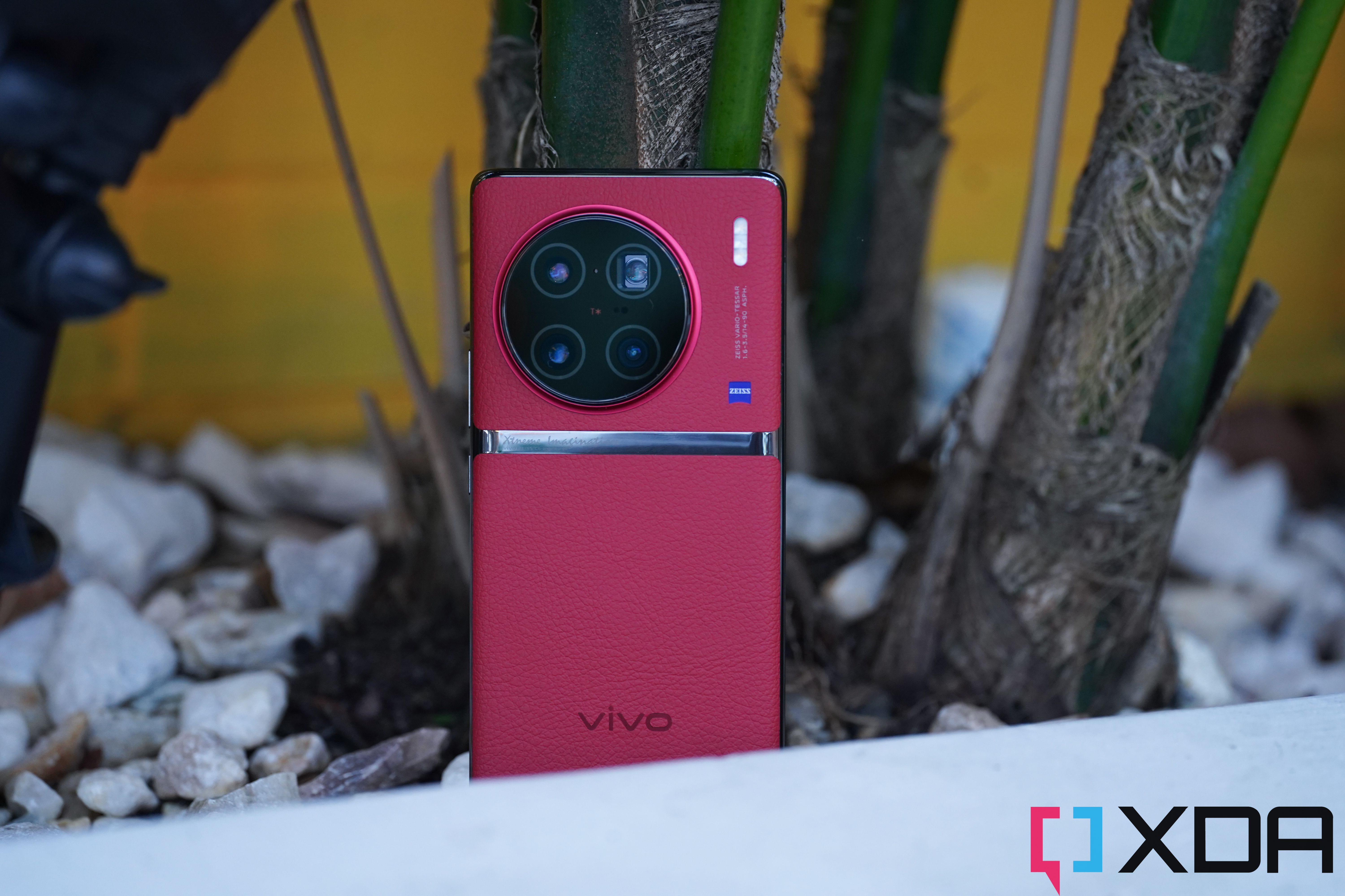 Vivo X90 Pro Plus (X90 Pro+)　256GB The Vivo X90 Pro Plus is the first phone to use the