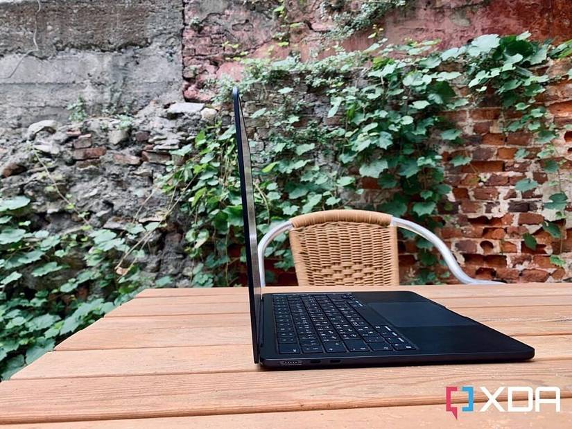 Lenovo Yoga 9i (2024) vs MacBook Air M2: Premium Windows convertible ...