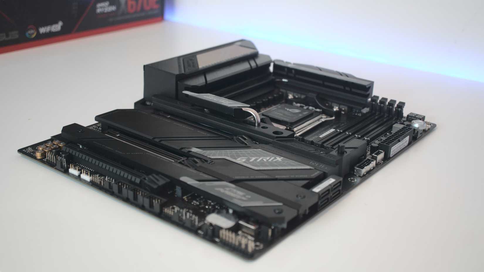 ASUS ROG Strix X670E-E Gaming WiFi
