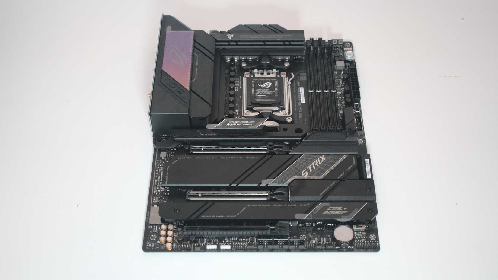 ASUS ROG Strix X670E-E Gaming WiFi