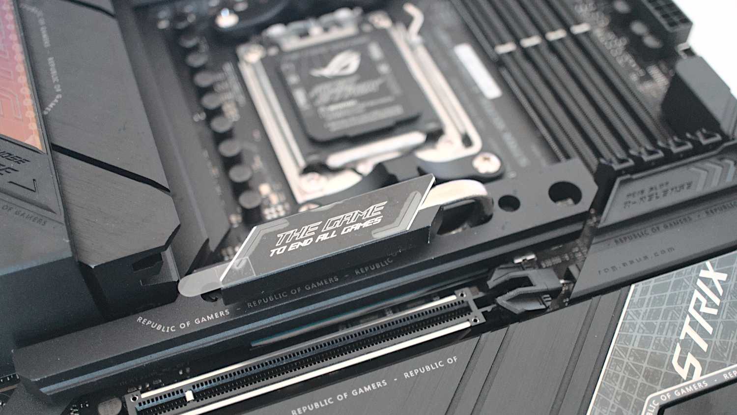 ASUS ROG Strix X670E-E Gaming WiFi