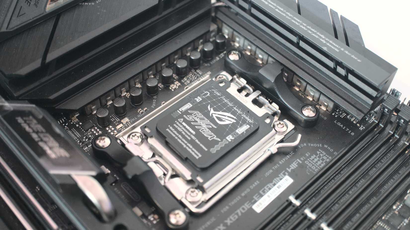 ASUS ROG Strix X670E-E Gaming WiFi