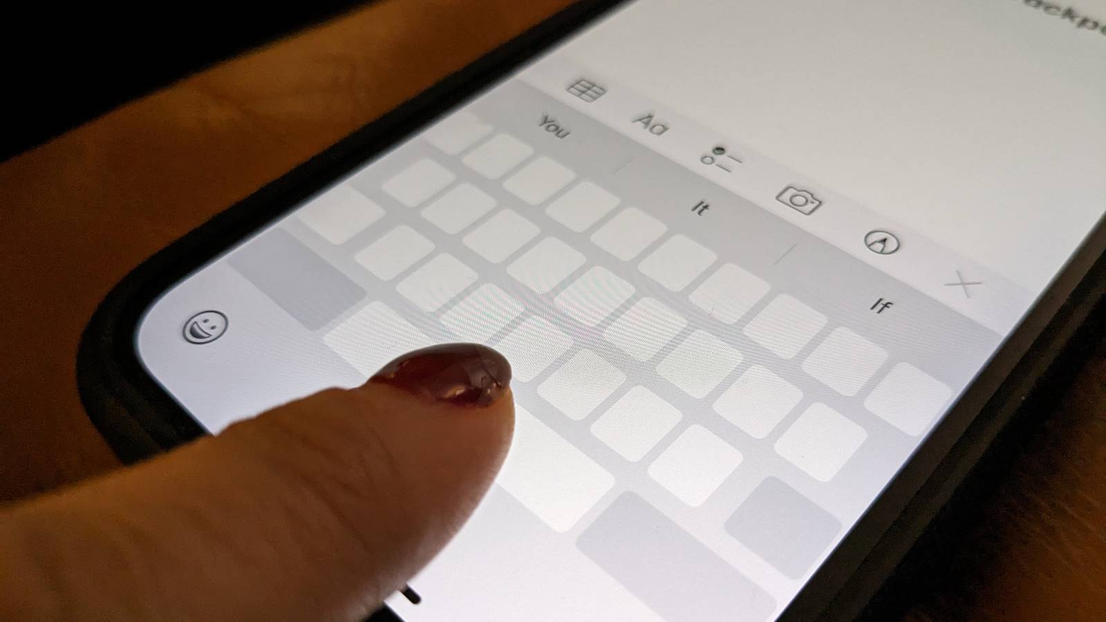 How to use your iPhone keyboard as a trackpad