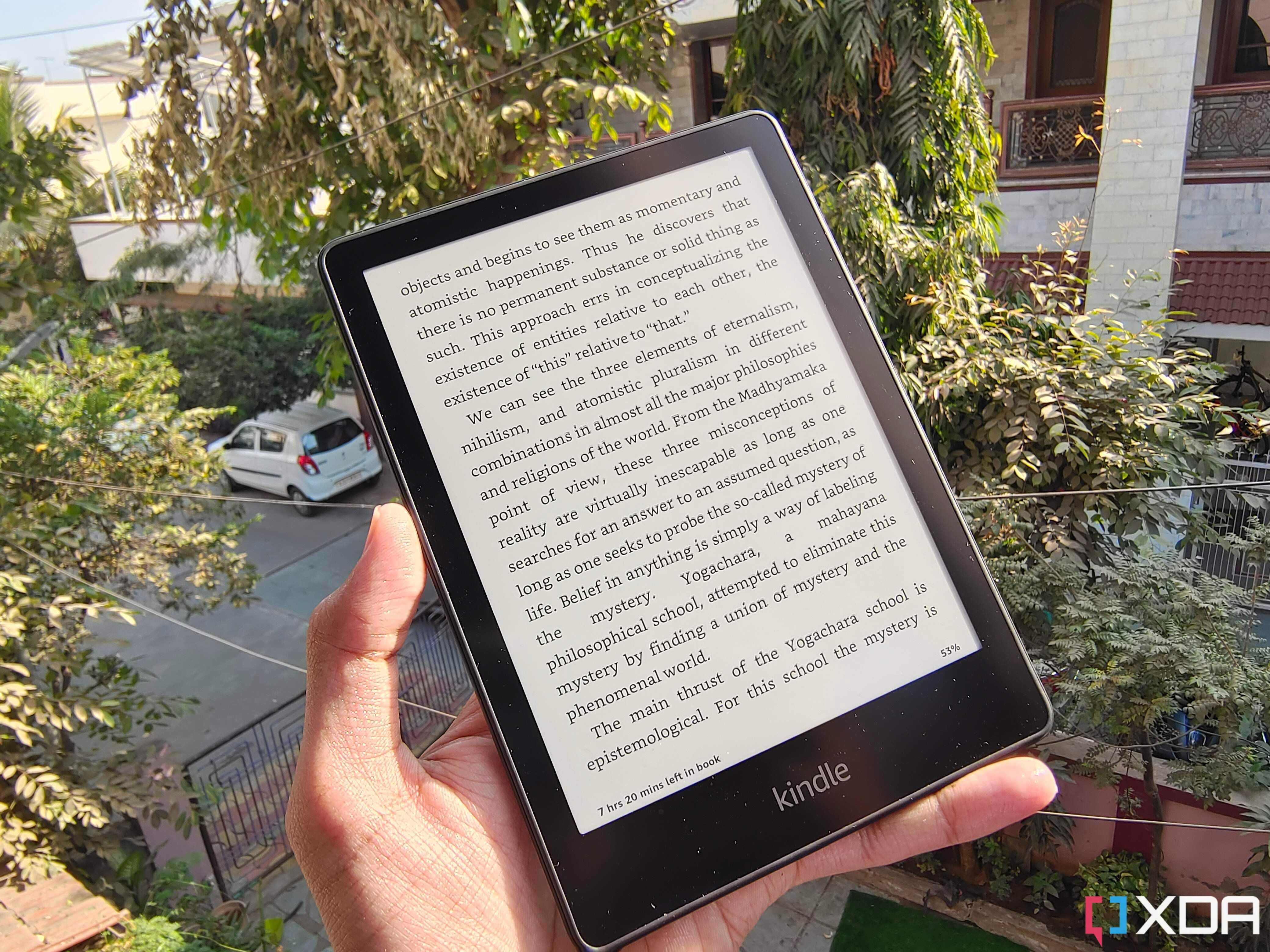 Kindle Paperwhite 2 in hand