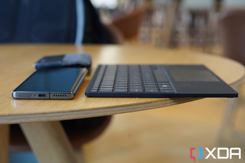 asus-zenbook-17-fold-oled-xda-review-dsdsdf00432