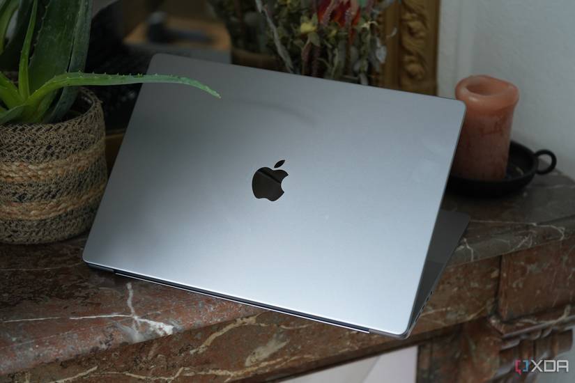 24-inch iMac (M3, 2023) vs MacBook Pro (M3, 2023): Which should you buy?