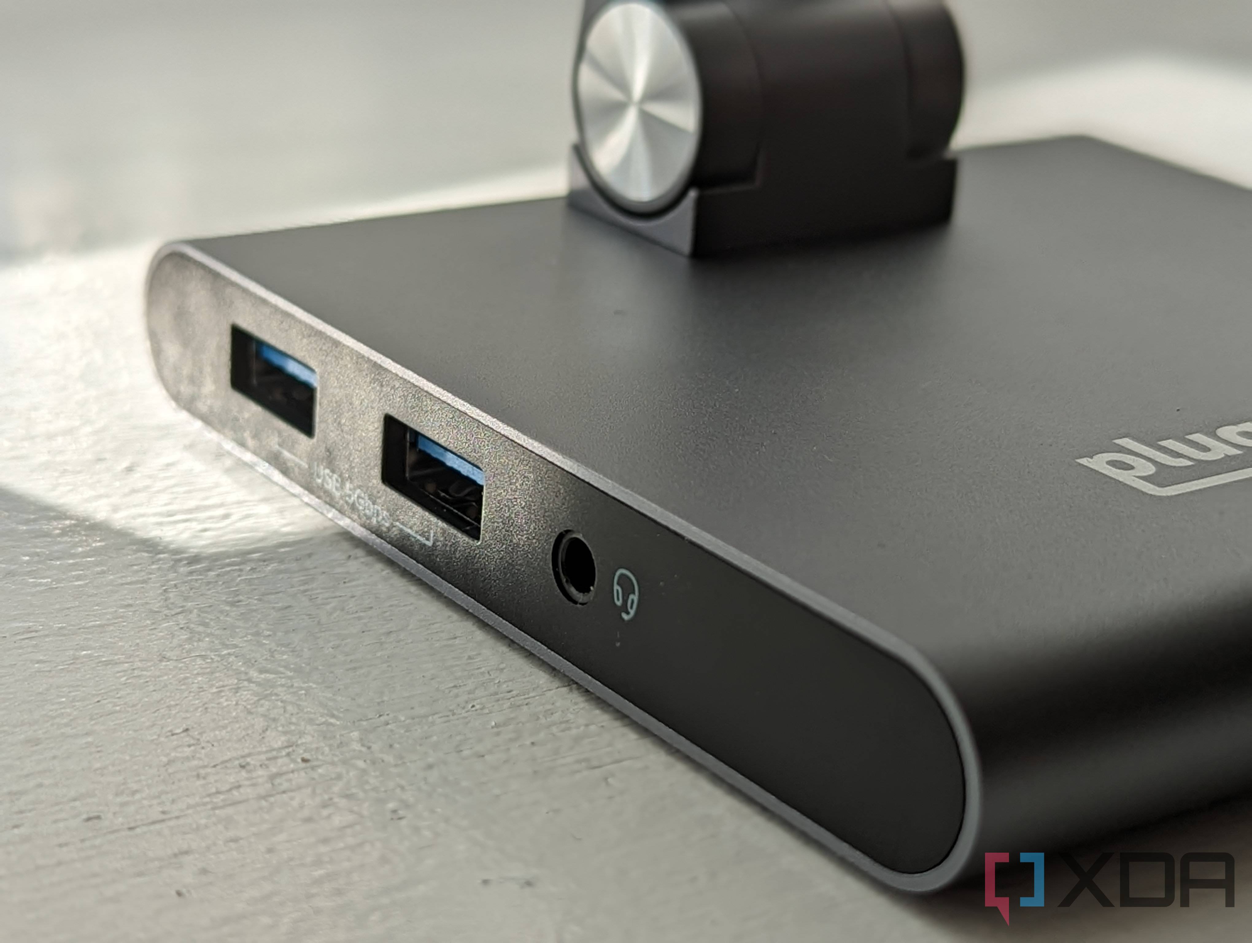 Plugable USb-C Dock ports left