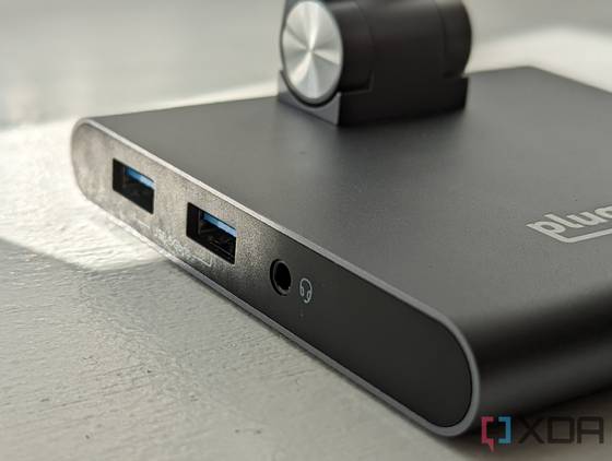 Plugable USb-C Dock ports left