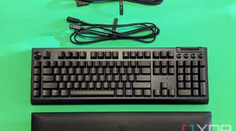 Razer BlackWidow V4 Pro Keyboard , everything in the box