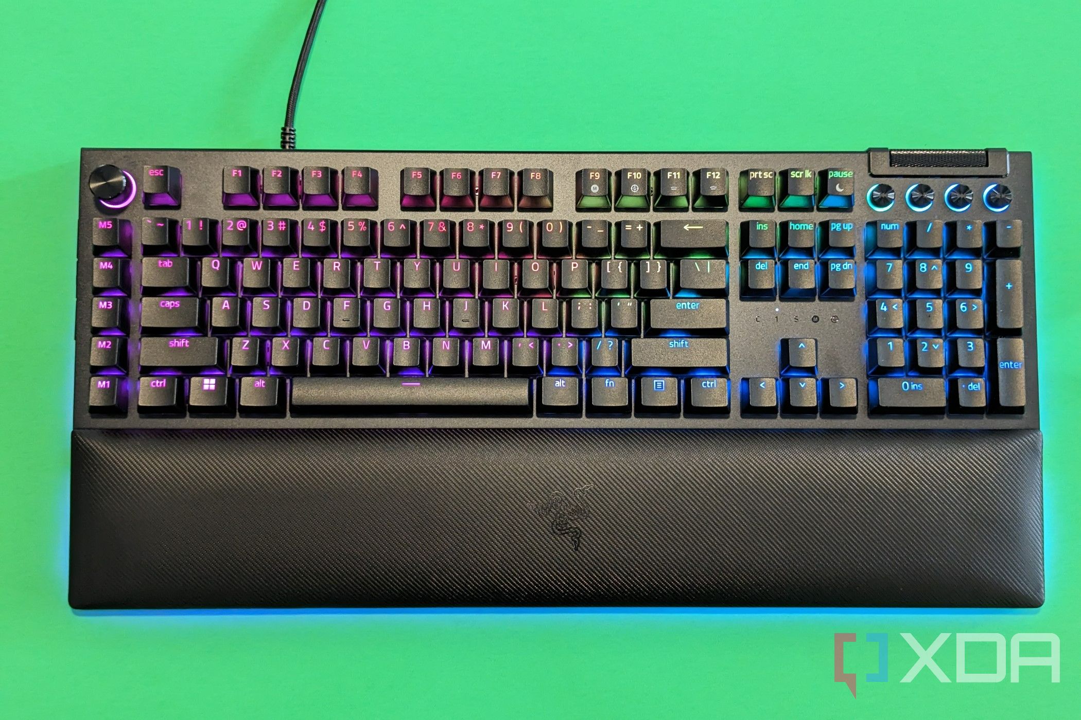 Razer BlackWidow V4 Pro メカニカルキーボード Amazon.com: Razer BlackWidow V4 Pro Wired Mechanical Gaming