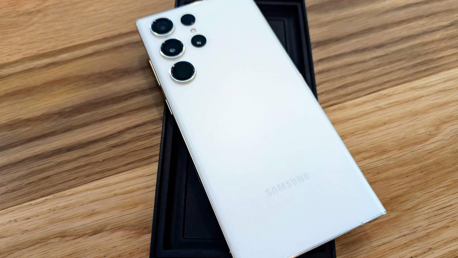 Samsung Galaxy S23 Ultra unboxing: The phone offers a lot, but the