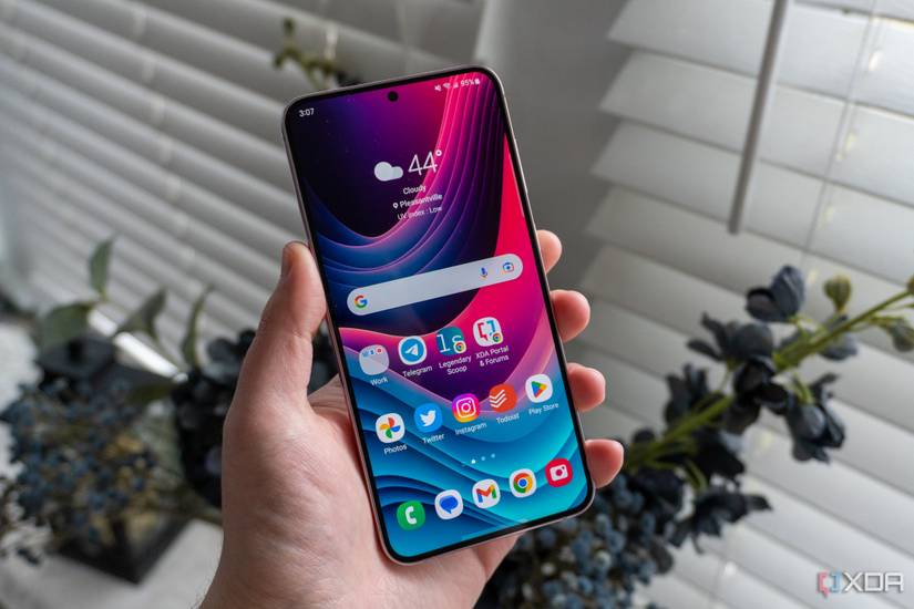 Samsung Galaxy S23+  on the home screen