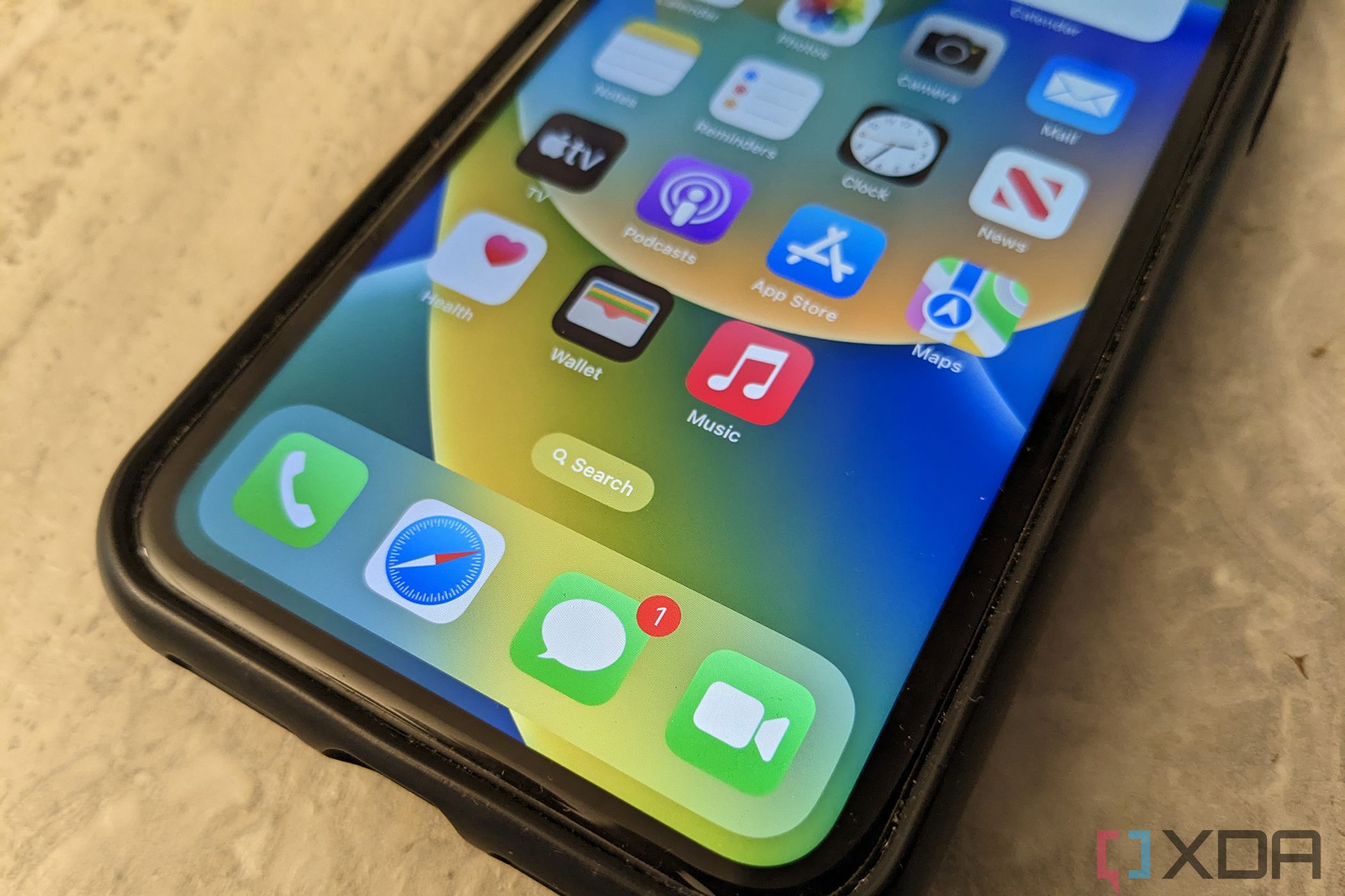apple messages app icon with a notification badge displayed on it