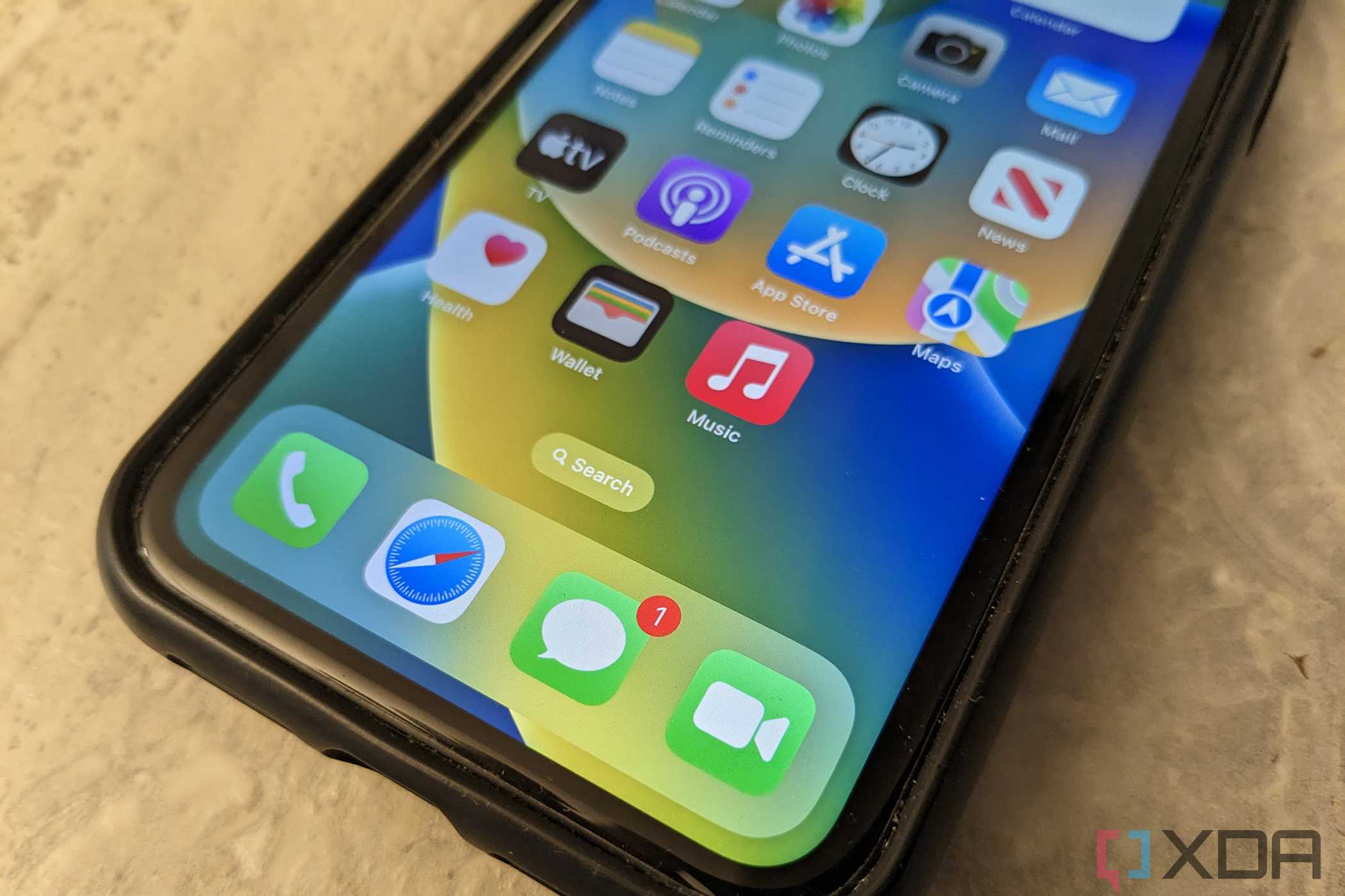 apple messages app icon with a notification badge displayed on it