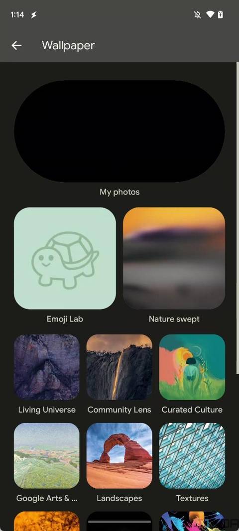 Android 14 Emoji Wallpaper showing a cloud, turtle, and star saved in the user's wallpaper app