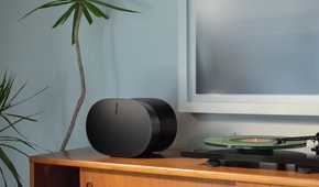 Sonos Era 300 with record player