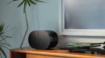 Sonos Era 300 with record player
