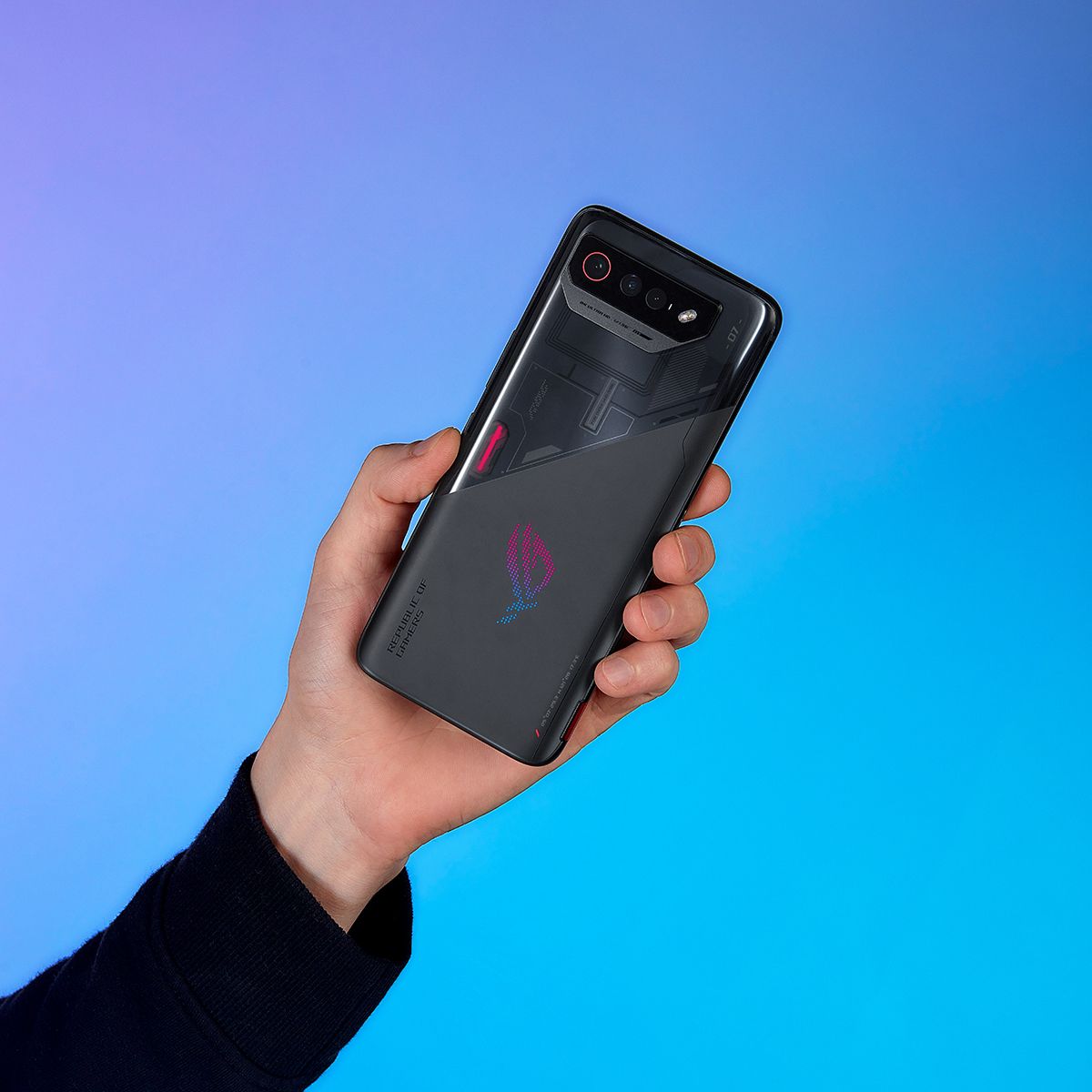 The new ROG Phone 7 Ultimate has a massive thermoelectric cooler