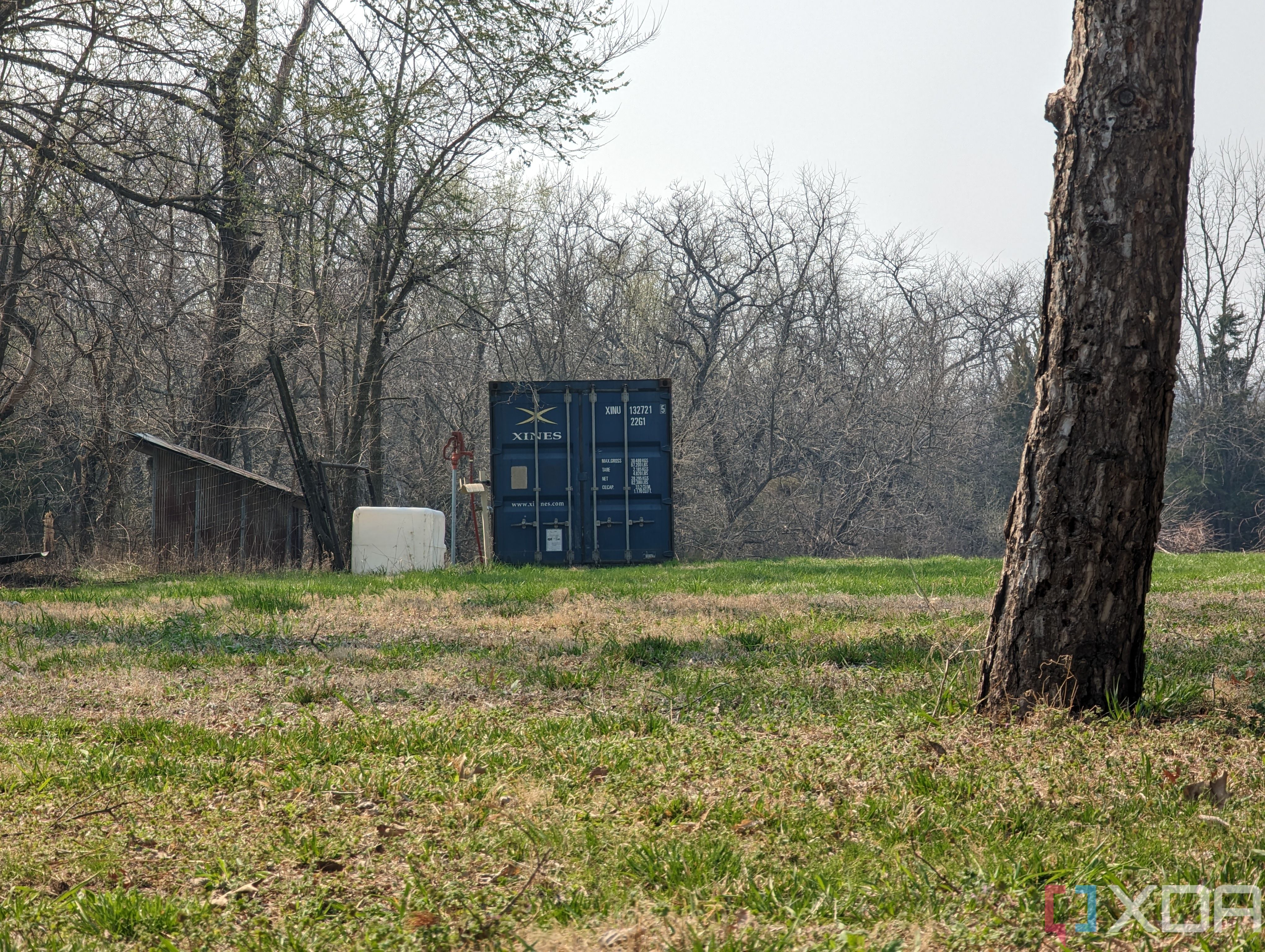Photo of shipping container at 5X zoom