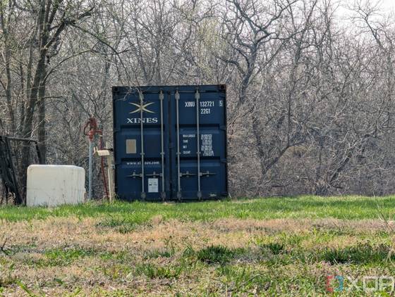 Photo of shipping container at 10X zoom