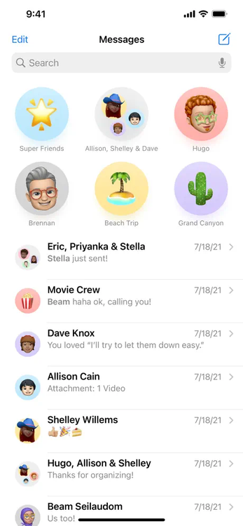 A sceenshot showing iMessage main page with a list of conversations and favorite contacts on top.
