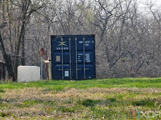 Photo of a barn and shipping container at 10x zoom