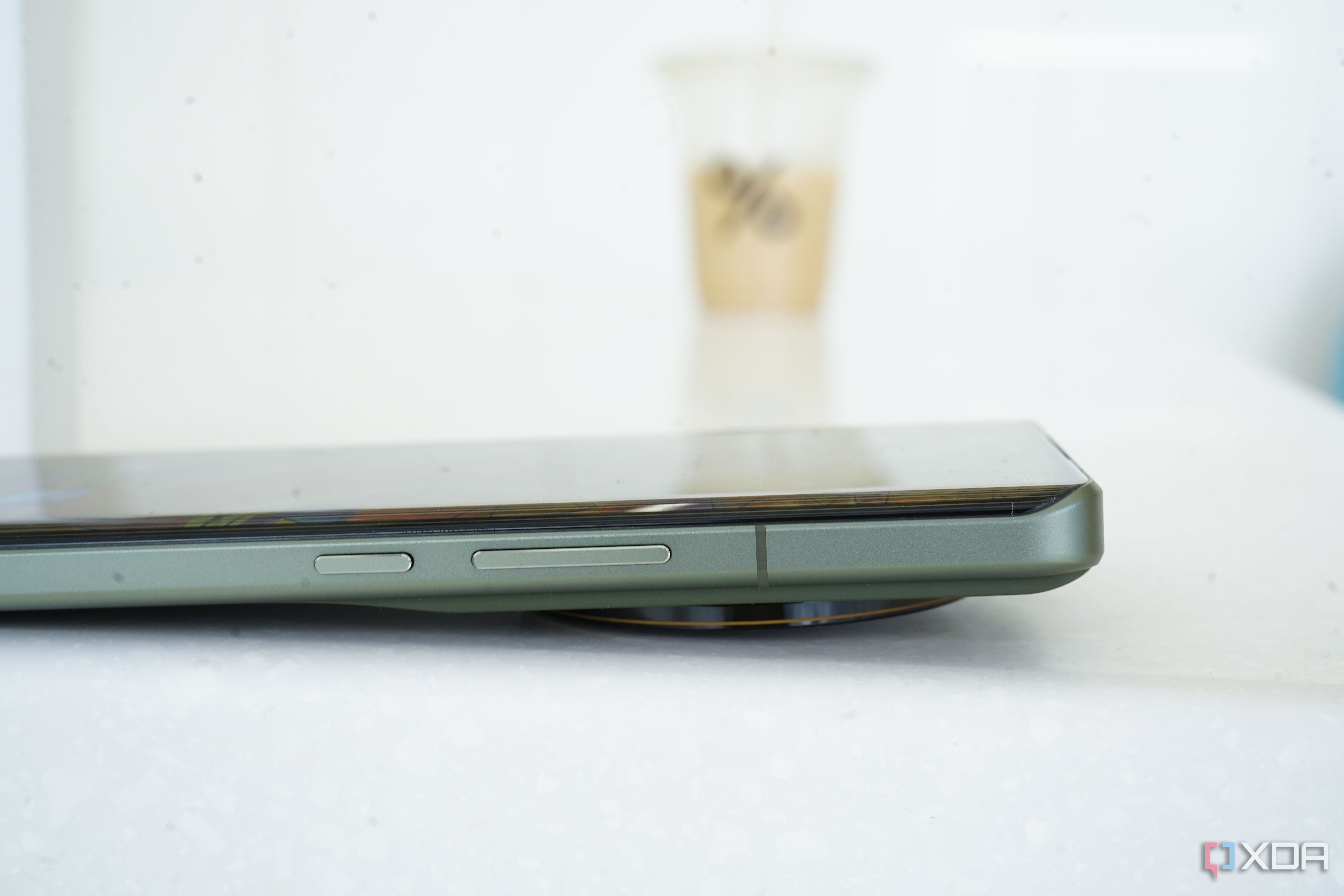 し*の様 Xiaomi 13 Ultra ホワイト256GB Xiaomi 13 Ultra gets announced with God tier camera hardware