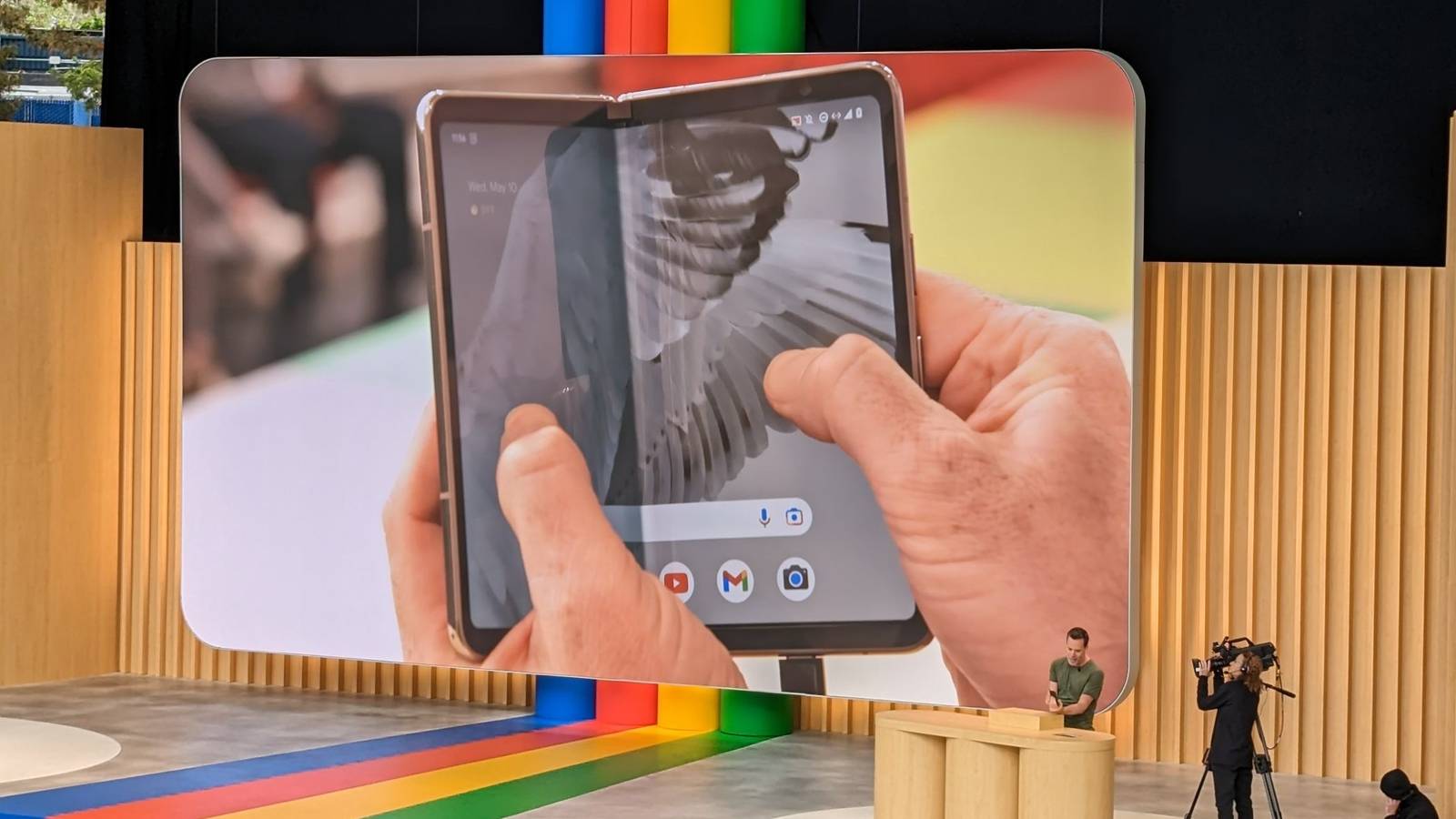 Google-Pixel-Fold-IO-2023-lifestyle-01