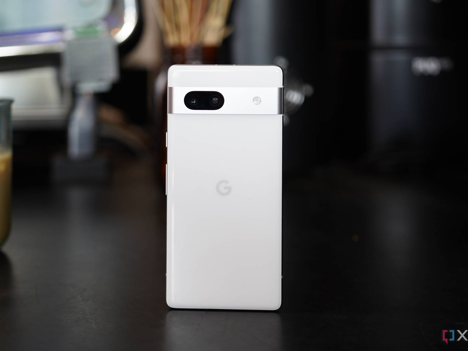 What colors does the Google Pixel 7a come in?