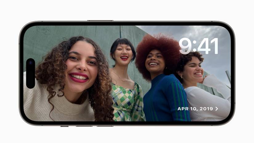 Apple-WWDC23-iOS-17-StandBy-photo-album-230605_big.jpg.large_2x