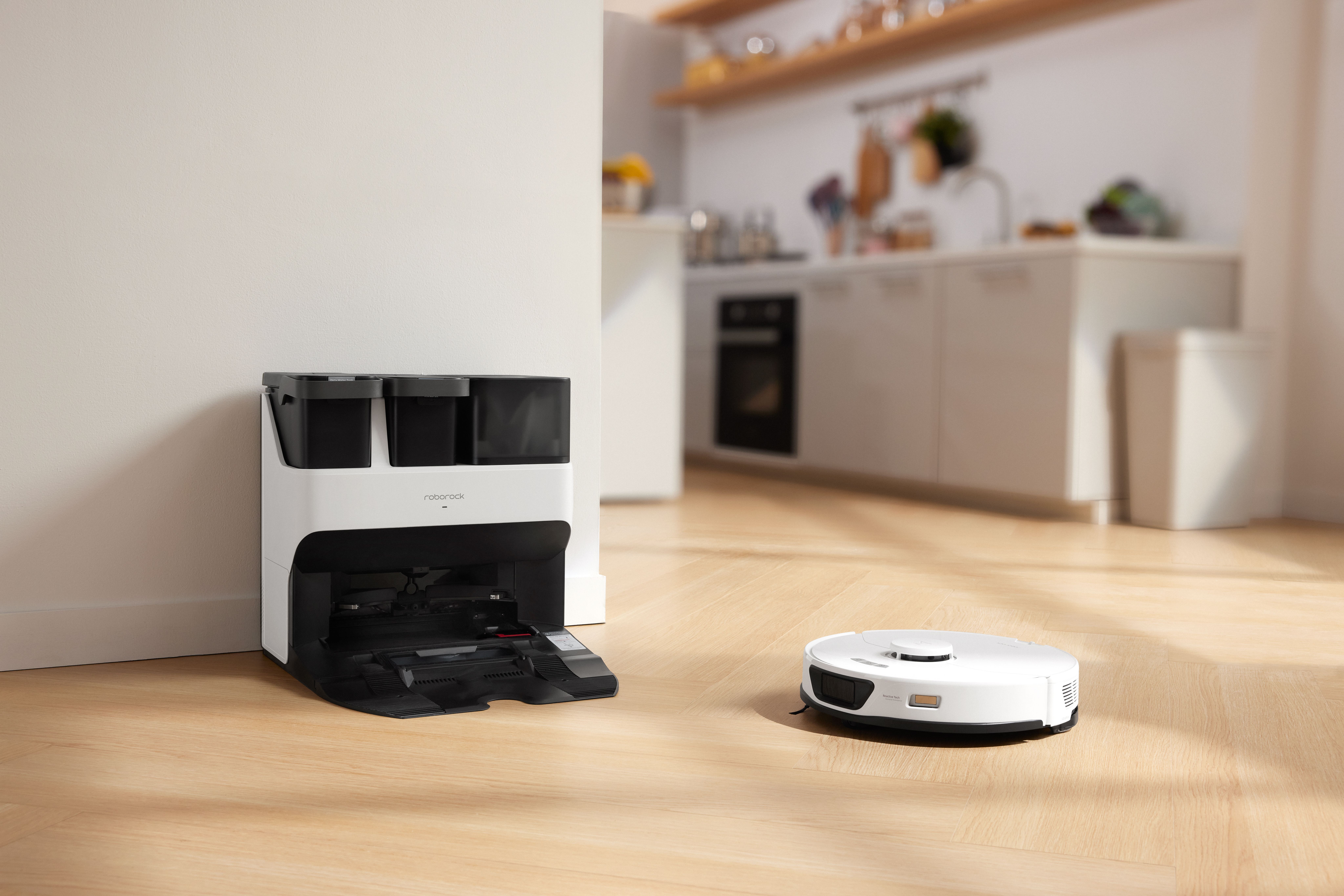 Roborock S7 Max Ultra returning to docking station.
